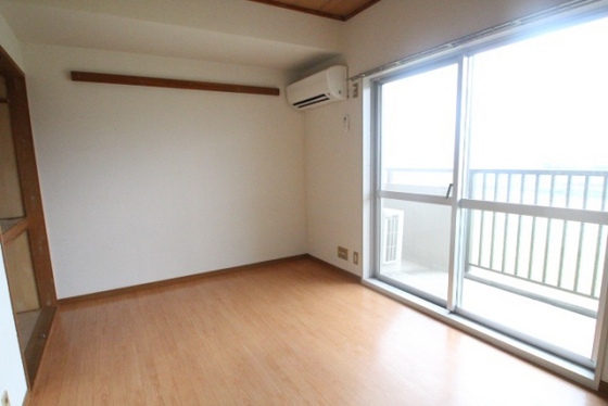 居室・リビング　※別号室の写真です