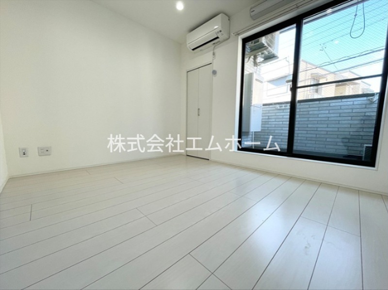 居室・リビング　洋室5.6帖　エアコン完備