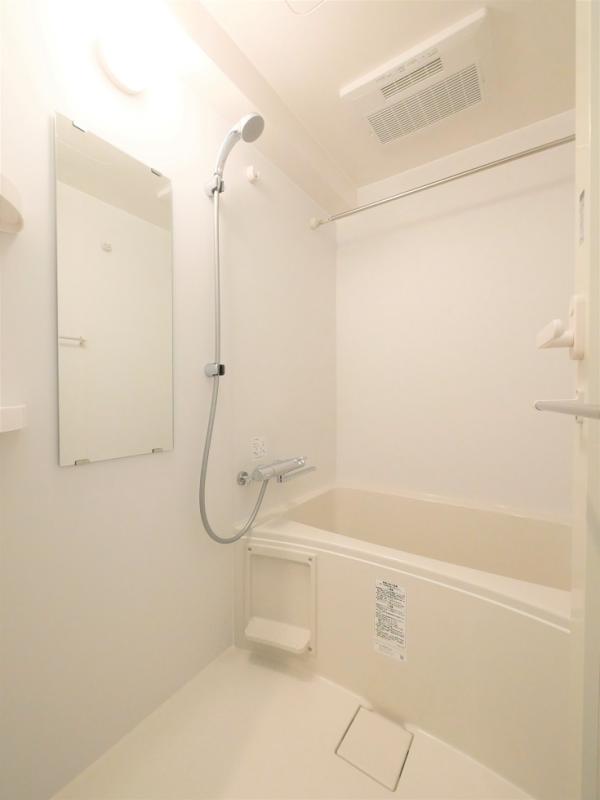 バス・シャワールーム　コンパクトで使いやすいお風呂です