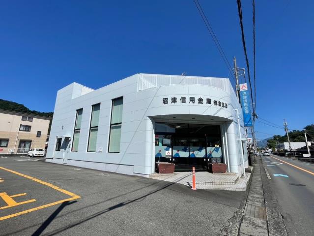 銀行　沼津信用金庫徳倉支店（銀行）まで445m