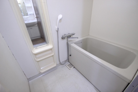 バス・シャワールーム　※別部屋の写真です