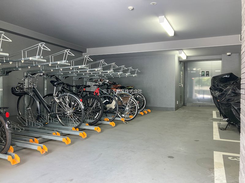 その他共有部分　屋根付きの駐輪場有