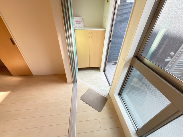 玄関　収納もある玄関です