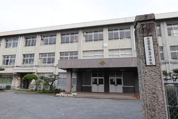 小学校　井原市立木之子小学校（小学校）まで595m
