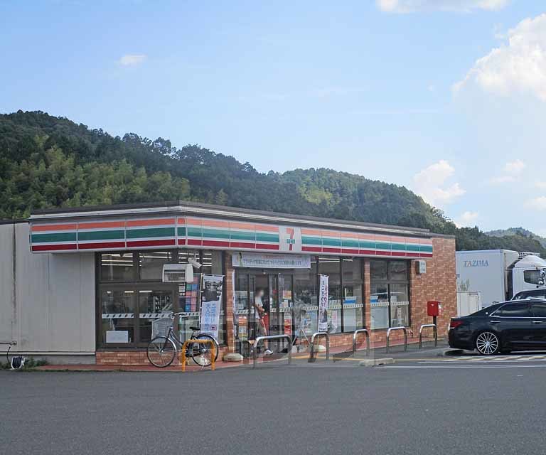 コンビニ　セブンイレブン　園部内林店（コンビニ）まで400m