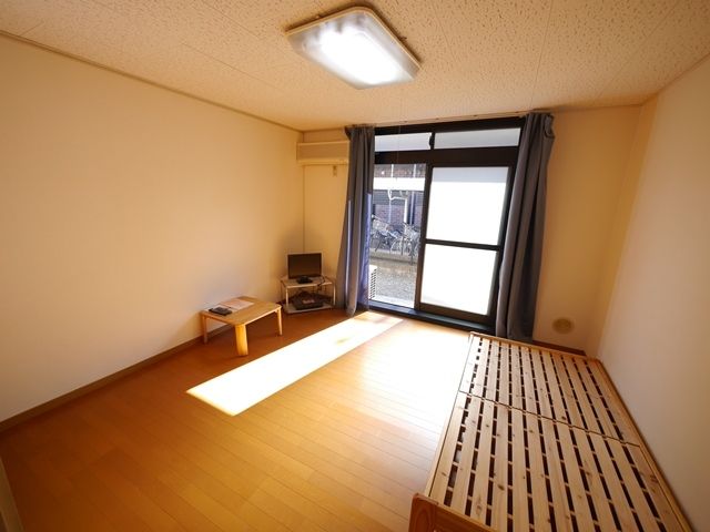 居室・リビング　★家具付きのお部屋です★