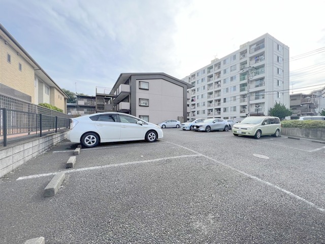 駐車場　大きな駐車場