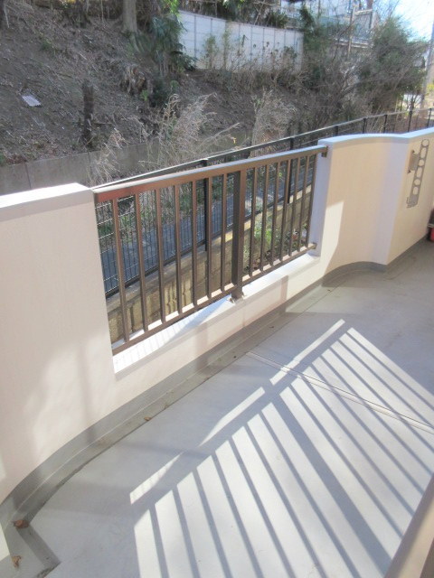 バルコニー　南東向きの広々としたバルコニー