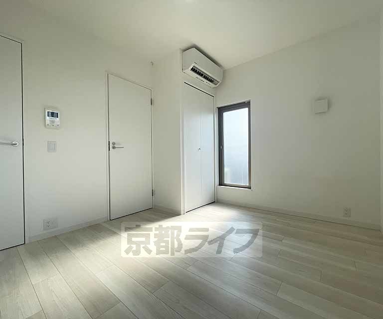 居室・リビング　落ち着いた雰囲気のお部屋です