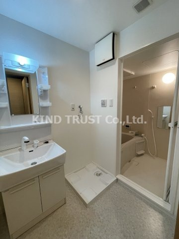 洗面設備　スペースが確保できる洗面所です