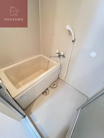 バス・シャワールーム　コンパクトで使いやすいお風呂です