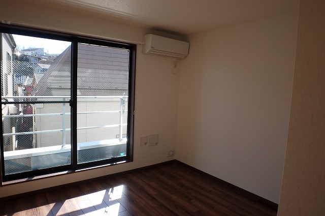 居室・リビング　☆明るい洋室☆