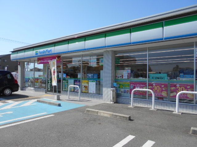 コンビニ　ファミリーマート中之島水道路様（コンビニ）まで300m