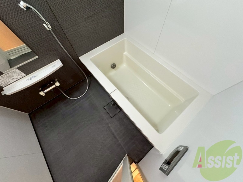 バス・シャワールーム　お風呂になります。一日の疲れを癒してくださいね。