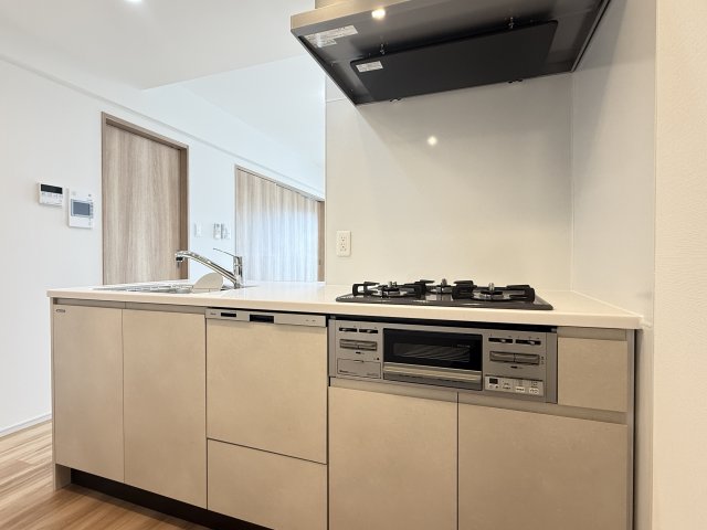 キッチン　同型タイプの写真（階数が異なります）。現況優先となります。