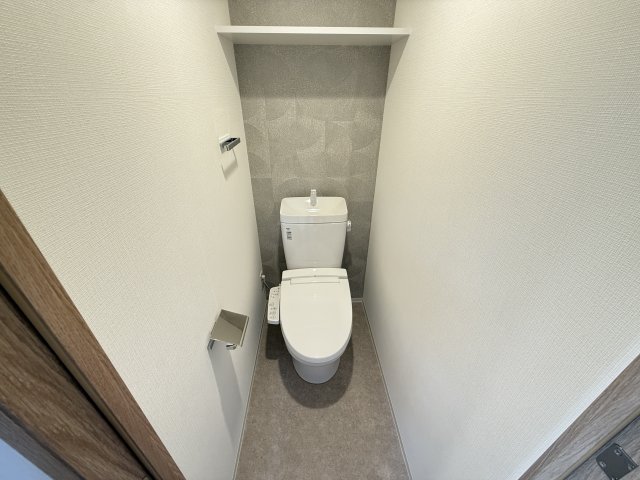 トイレ　同型タイプの写真（階数が異なります）。現況優先となります。