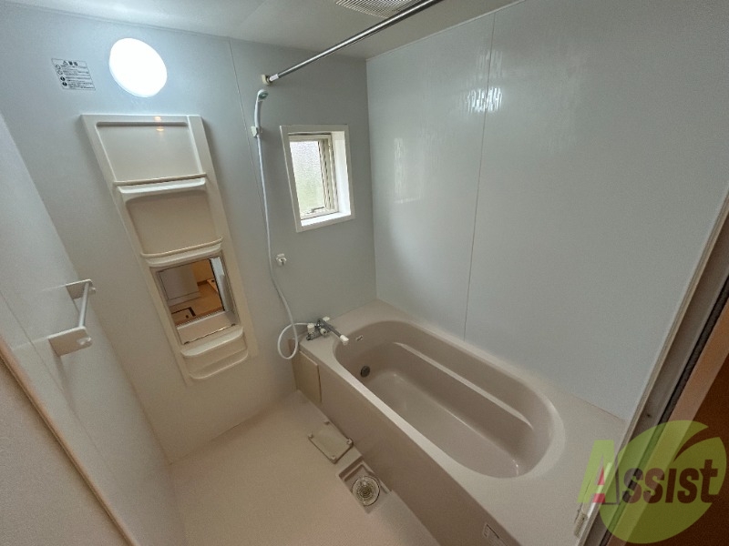 バス・シャワールーム　浴室は１坪風呂なのでゆったり落ち着けそうですね。
