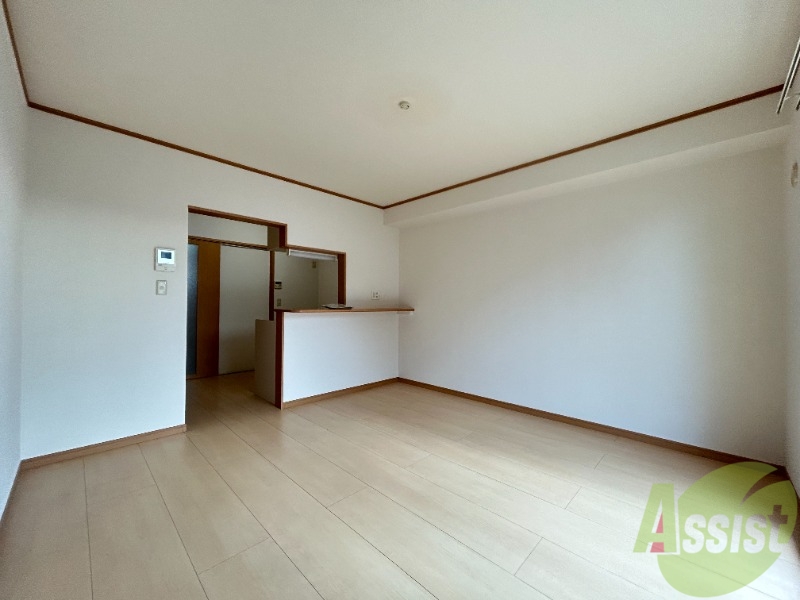 居室・リビング　１１．５帖のＬＤＫです。広々としてきれいですね。