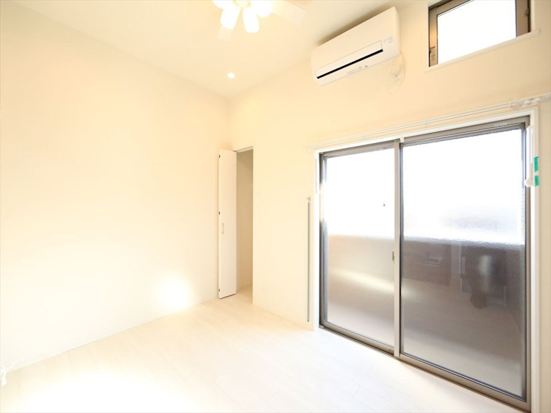 バルコニー　洋室6帖　ロフト6.2帖（収納にも使えます）　同仕様写真