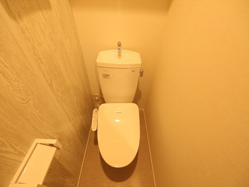 トイレ　温水洗浄暖房便座付トイレ　同仕様写真