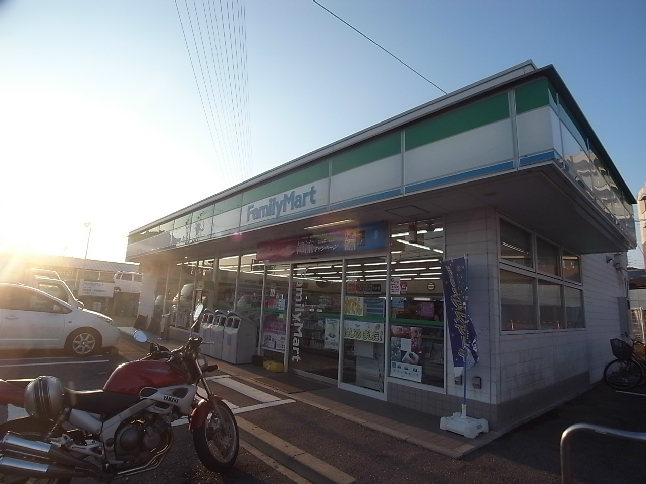 コンビニ　ファミリーマート呼続二丁目店（コンビニ）まで320m