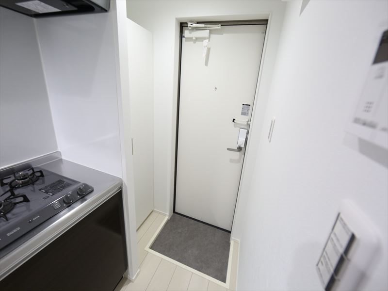 玄関　玄関　シューズボックス付（収納充実してます）