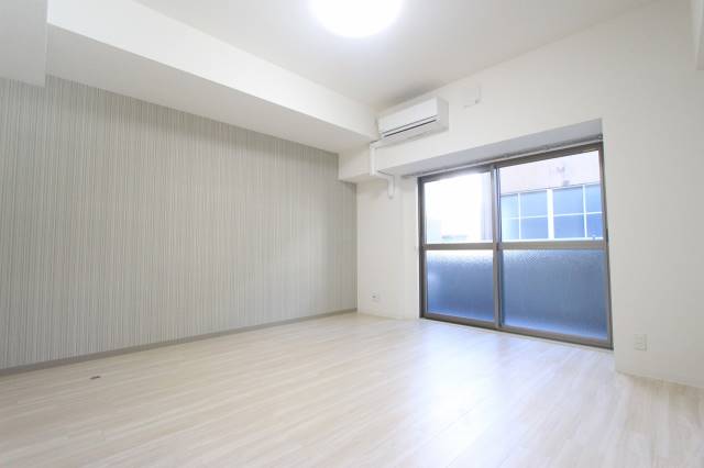 居室・リビング　１０．２帖の洋間です