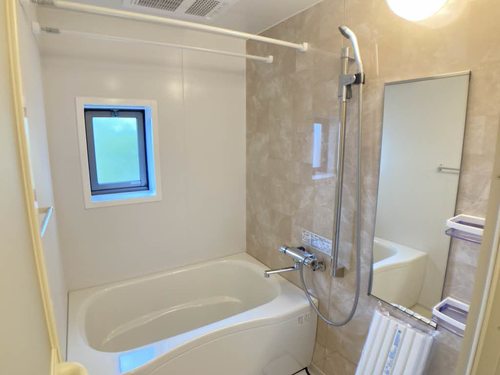 バス・シャワールーム　落ち着いた空間のお風呂です