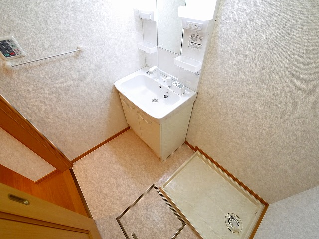 洗面設備　コンパクトで使いやすい洗面所