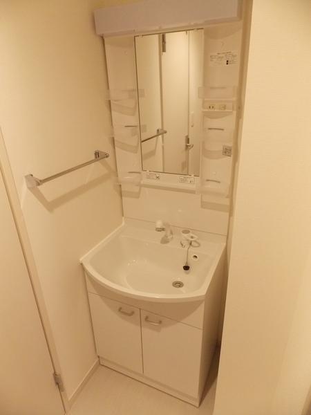 洗面設備　別のお部屋の写真です。