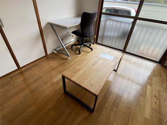 居室・リビング　※他号室の写真です。