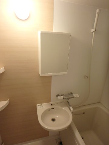 洗面設備　ゆったりとスペースのある洗面所