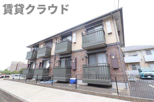 建物外観　落ち着いた色のツートンカラーがポイントの外観♪