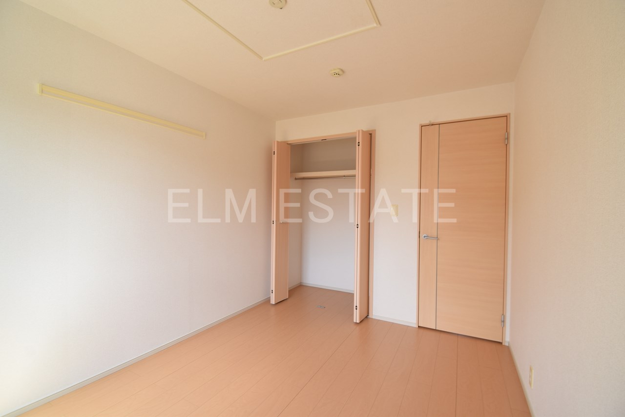 収納　同一物件反転タイプの写真になります。