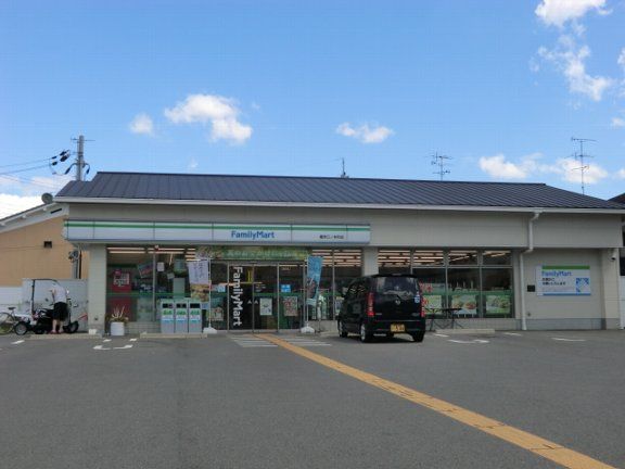 コンビニ　ファミリーマート樫原江ノ本町店（コンビニ）まで358m