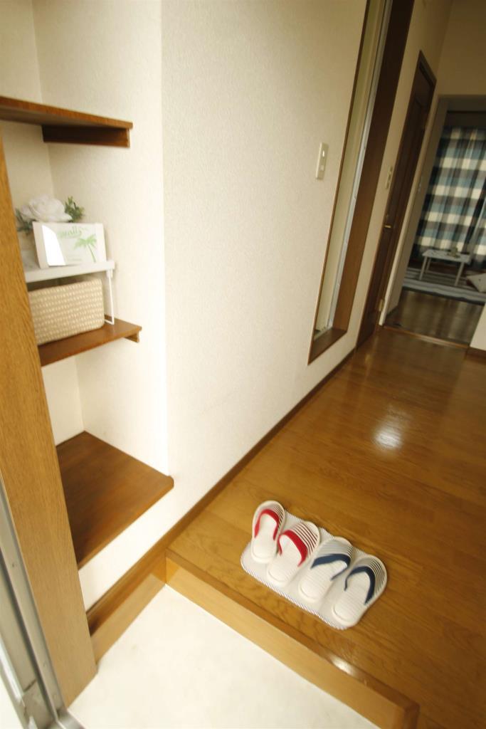 玄関　シューズ置場にも物置にも使える収納