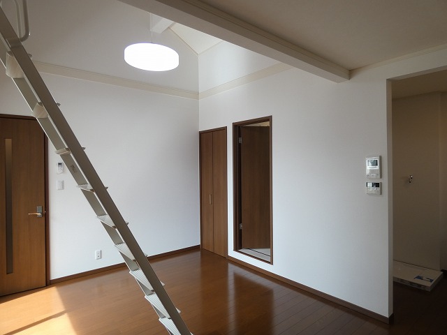 居室・リビング　内観1