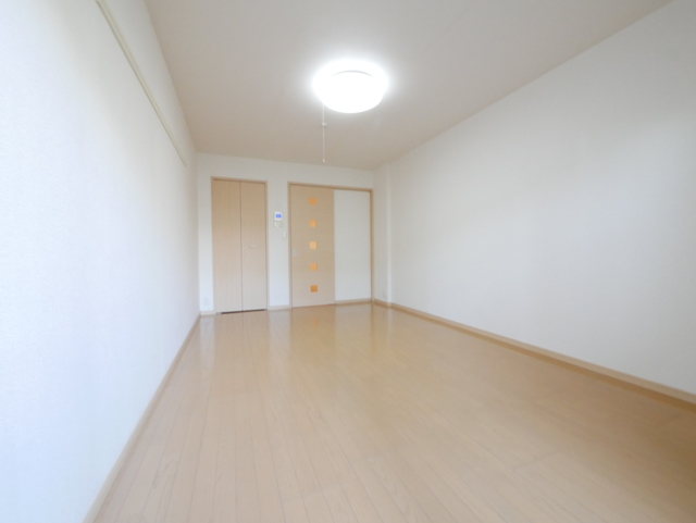 居室・リビング　★日の差し込むリビングです★