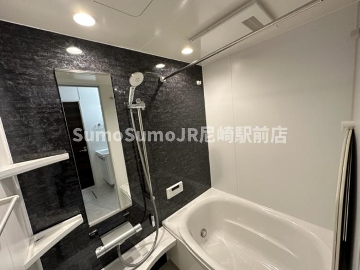 バス・シャワールーム　落ち着いた空間のお風呂です