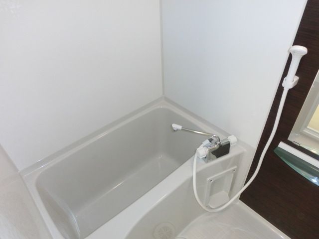 バス・シャワールーム　広いバスルーム