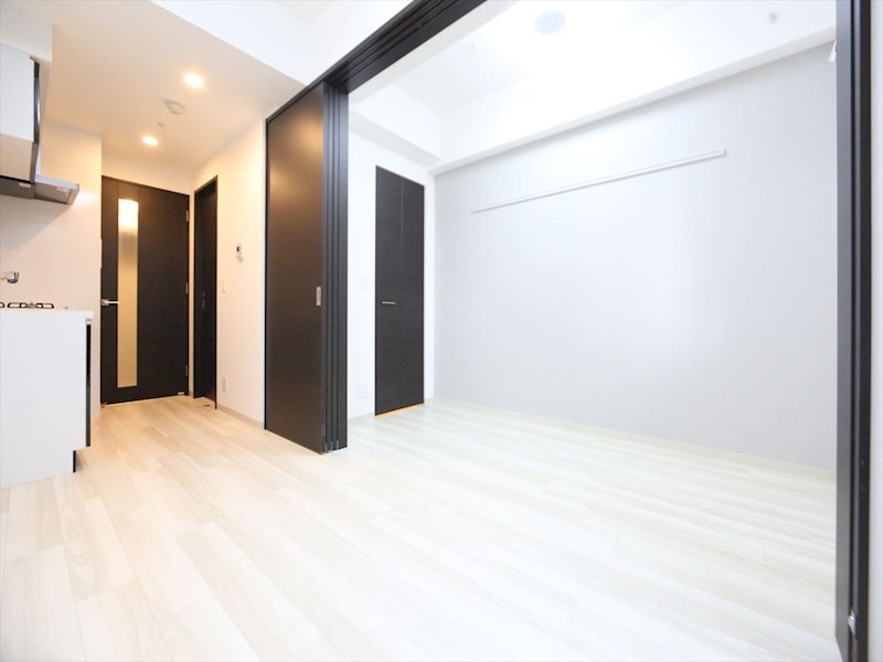 居室・リビング　ＤＫ6.2帖　洋室3帖　つなげても仕切っても使えます