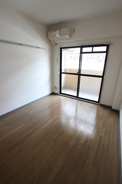 居室・リビング　同物件別号室