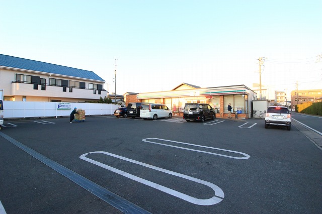 コンビニ　セブンイレブン 浜松初生西店（コンビニ）まで552m