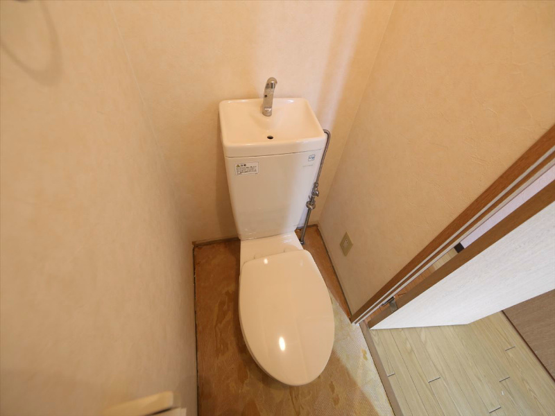 トイレ　洋式トイレ（お風呂トイレ別）