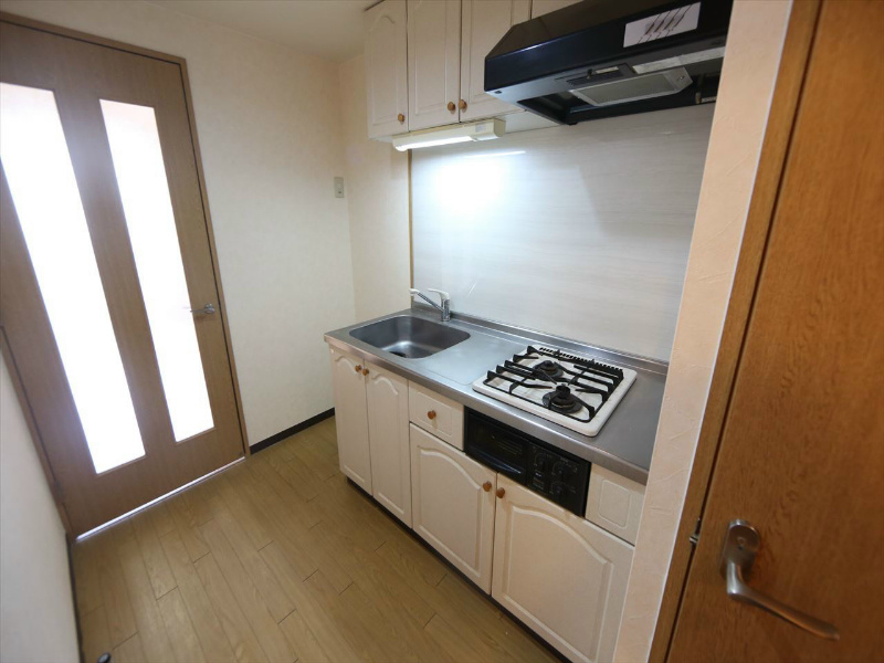 キッチン　システムキッチン（2口ガスグリル付）冷蔵庫・レンジご用意OK