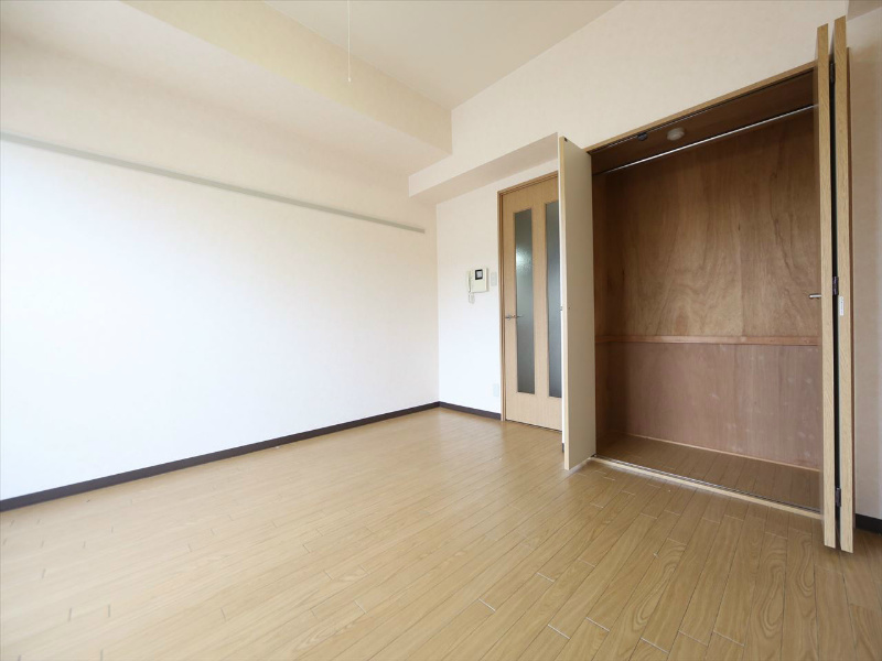 居室・リビング　洋室8.5帖　クローゼット付（収納充実してます）