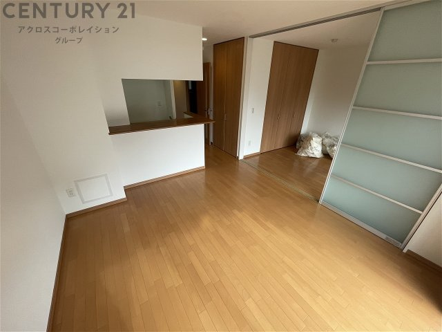 居室・リビング　西向き8.5帖のリビングです♪