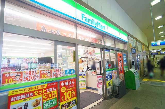 コンビニ　ファミリーマート（コンビニ）まで676m