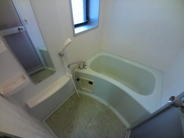 バス・シャワールーム　窓があるバスルーム