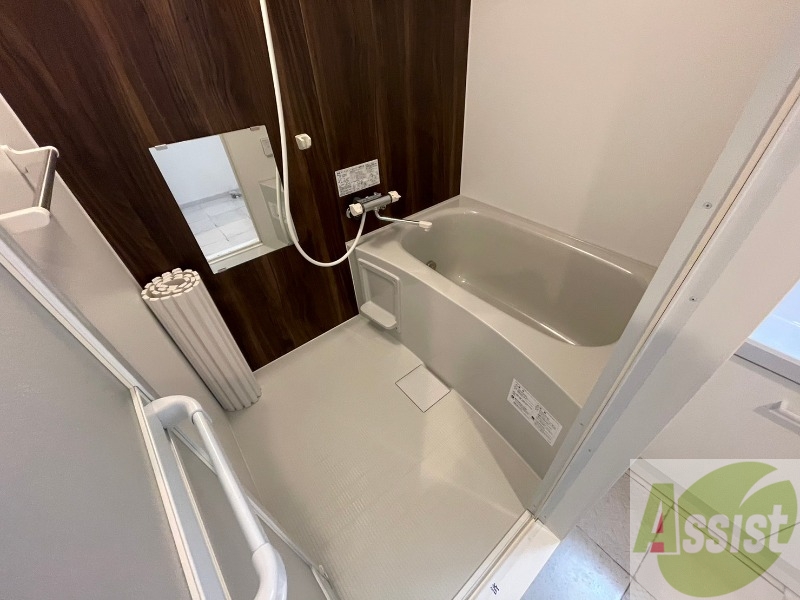 バス・シャワールーム　お風呂になります。一日の疲れを癒してくださいね。